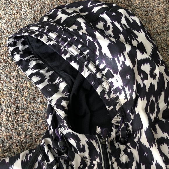 Lululemon - Picture 2 of 8